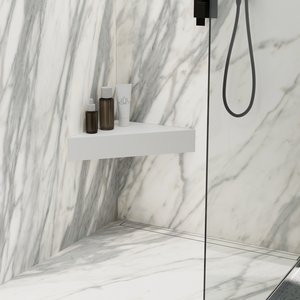 Duschbereich mit Designoberfläche ecksitz