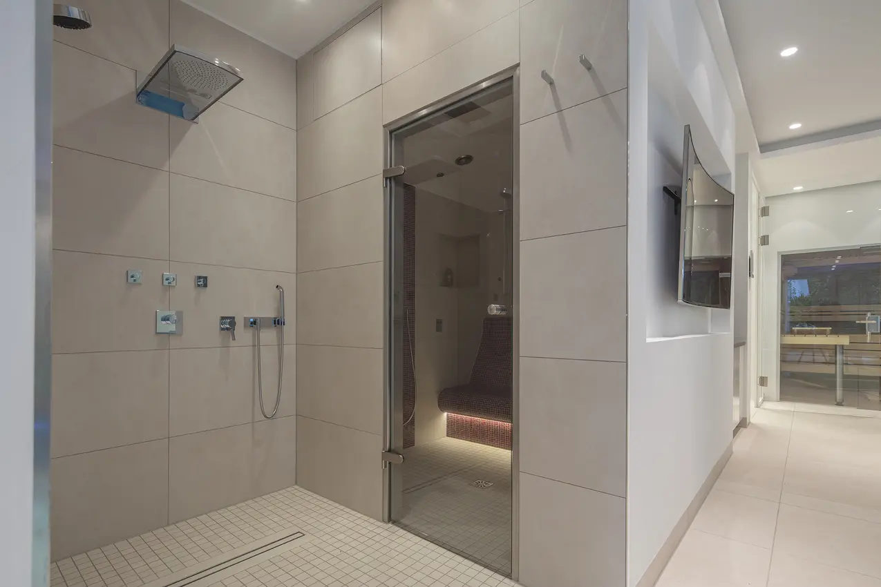 Neubau eines privaten Wellnessbereiches mit wedi Produkten