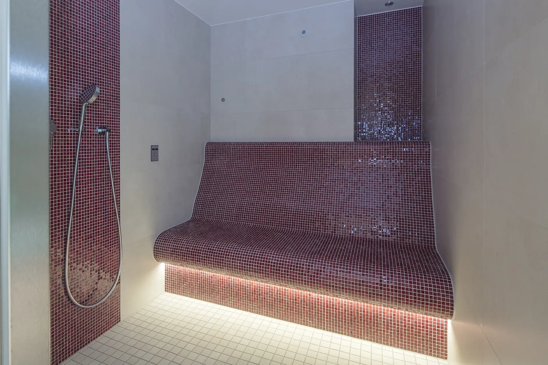 Neubau eines privaten Spas mit wedi Produkten