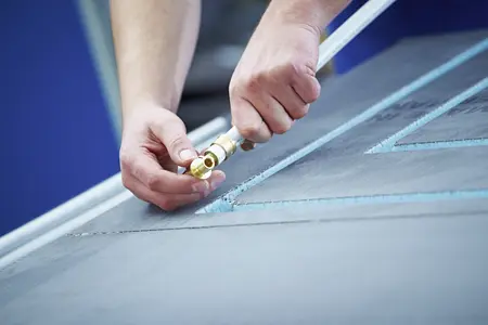 Vorgefertigte Bauplatte mit Nut