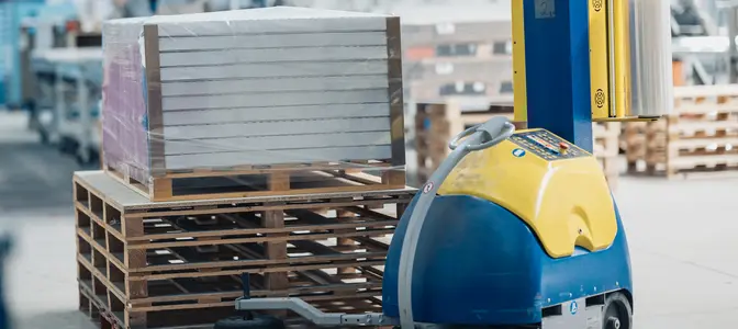 wedi Produkte werden auf Palette verpackt