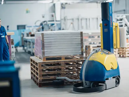 wedi Produkte werden auf Palette verpackt