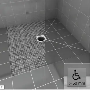 21. Belastbarkeit der Fliesen Geflieste bodengleiche Dusche mit Punktentwässerung, dargestellt mit Mosaikfliesen und großformatigen Fliesen sowie einem Hinweis auf Barrierefreiheit bei Belagshöhen über 50 mm.