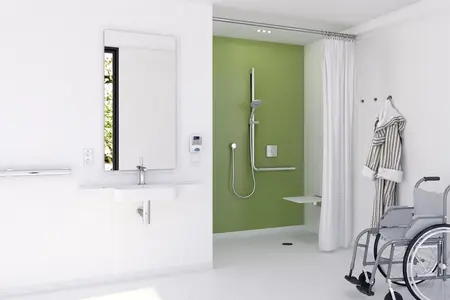 Badezimmer ausgestattet mit einer bodengleichen Duschen für ein barrierefreien Zugang